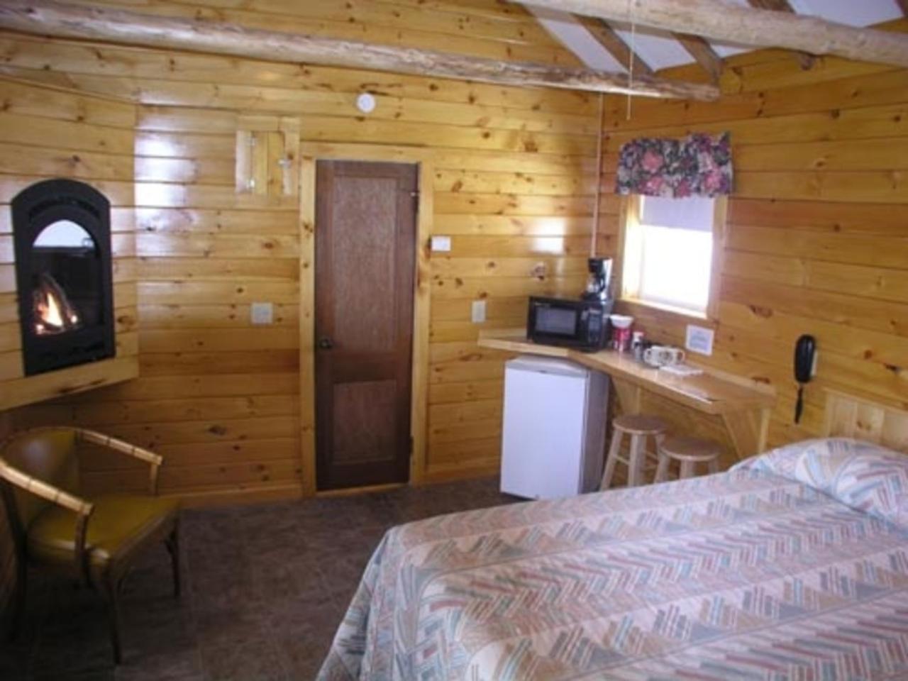 Maple Leaf Motel Schroon Lake Exterior photo