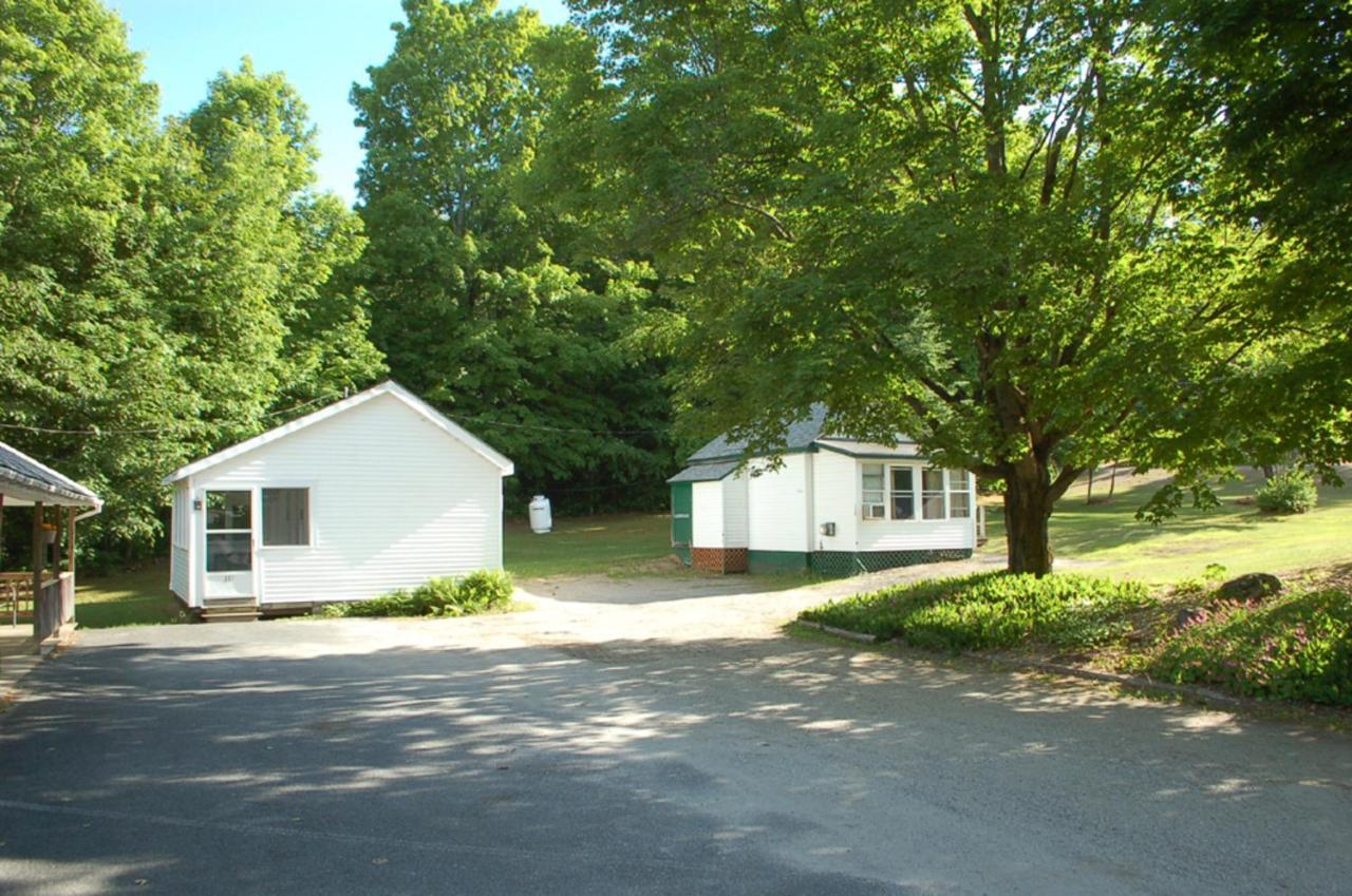 Maple Leaf Motel Schroon Lake Exterior photo