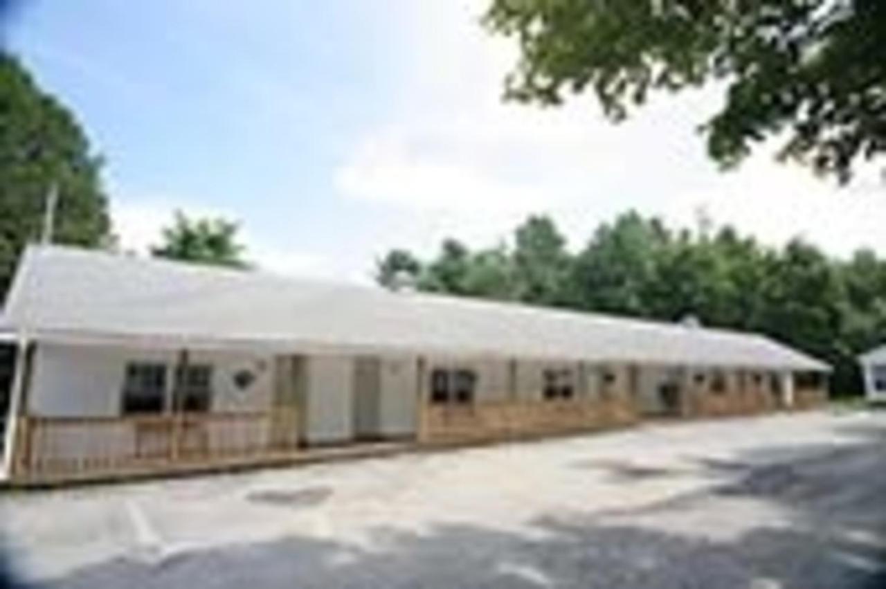 Maple Leaf Motel Schroon Lake Exterior photo